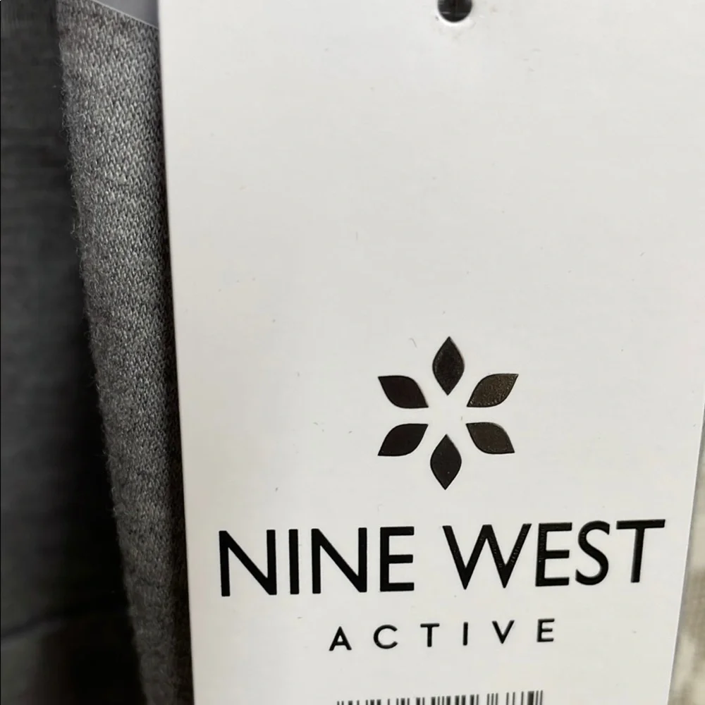 Nine West Heather Gray Short Sleeve Top Activewear top with hoodie New with Tags - Picture 3 of 9